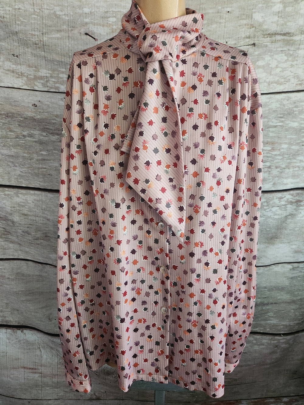 Vinage Women’s Printed Tie-Neck Blouse